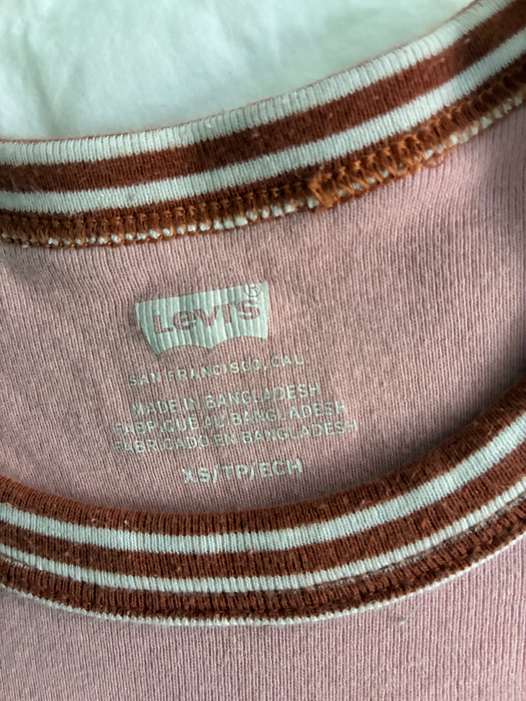 Levi’s Pink T shirt Size XS