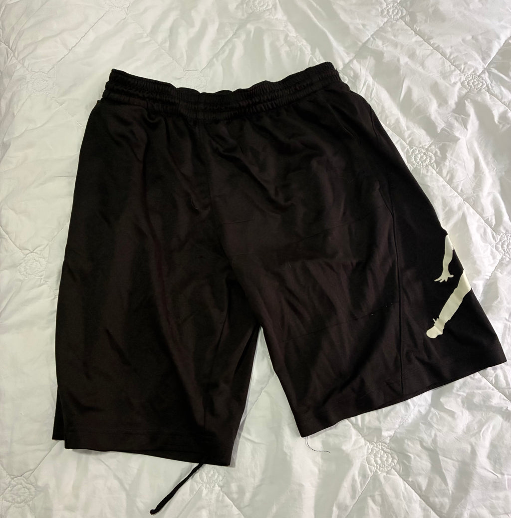 Jordan Athletic Shorts – Men’s Size XL, Comfortable & Stylish