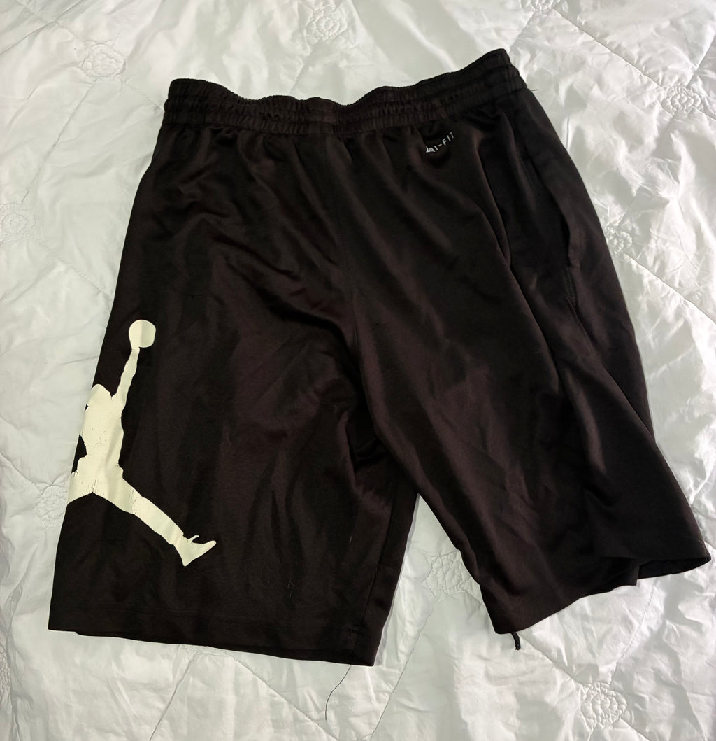 Jordan Athletic Shorts – Men’s Size XL, Comfortable & Stylish