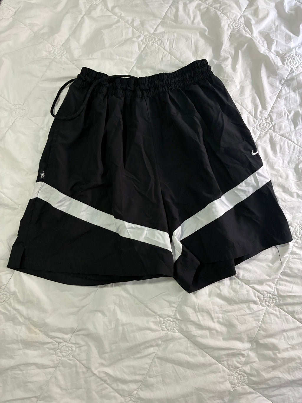 Nike Dri-FIT Shorts – Men’s Large, Lightweight & Performance-Ready