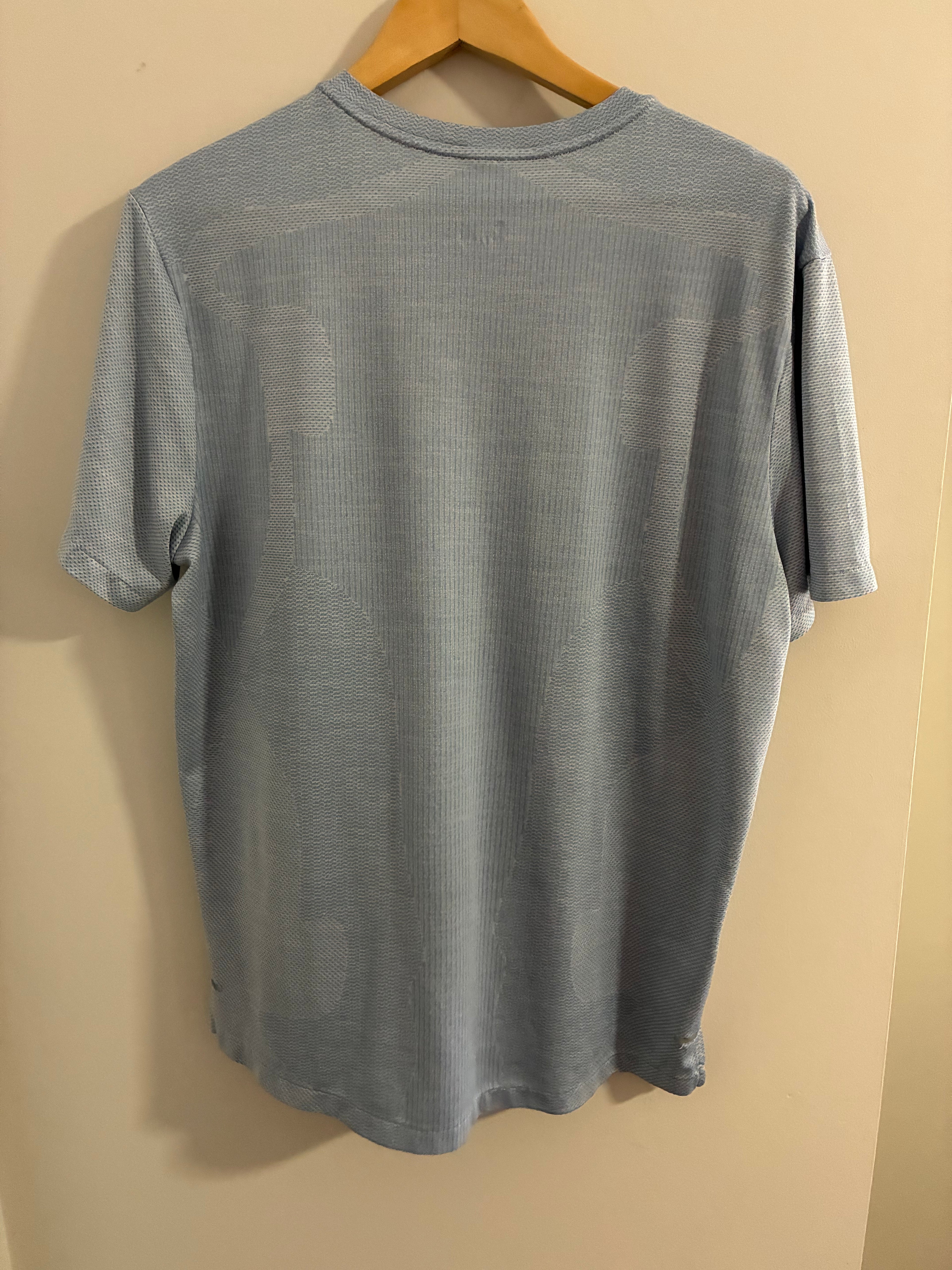 Nike Dri-FIT Light Blue Performance Shirt – Men’s XL